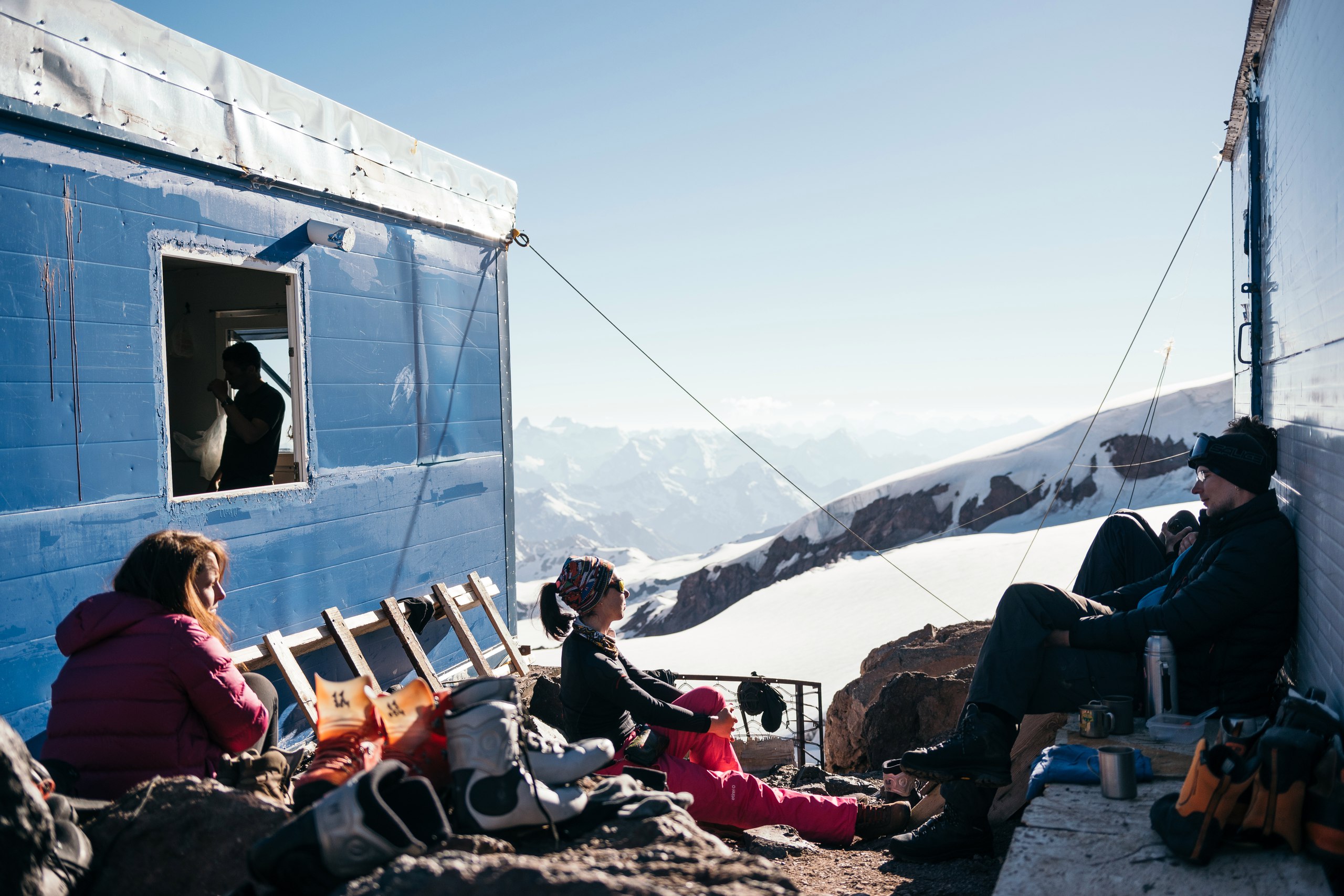 эльбрус высочайшая вершина россии европы самая высокая проживание восхождение поход горнолыжный маршрут добраться климат треккинг проживание приют