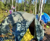 Палатка в походе