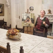 Девочка с персиками