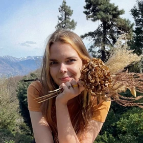 Даша Ахалова